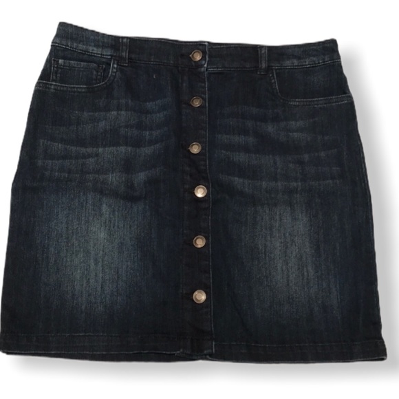 Daisy Fuentes Dresses & Skirts - NWOT Daisy Fuentes button down denim Jean skirt 8